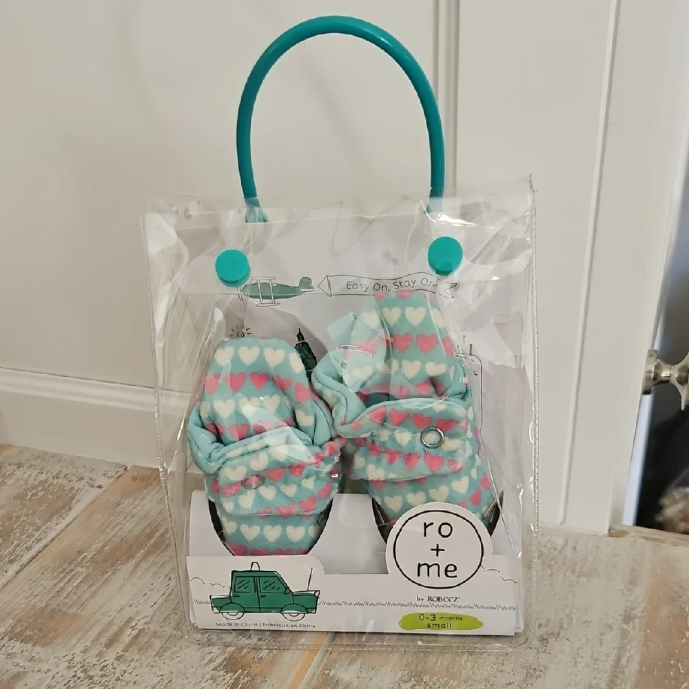 NWT Ro + Me By Robeez Heart Patterned Baby Shoes 0 - 3 Momths Gift Baby Shower